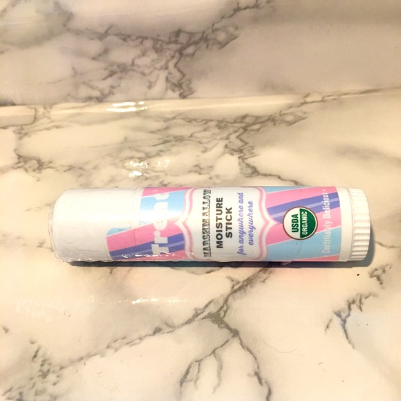 Treat Marshmallow Moisture Balm - Picture 2 of 6